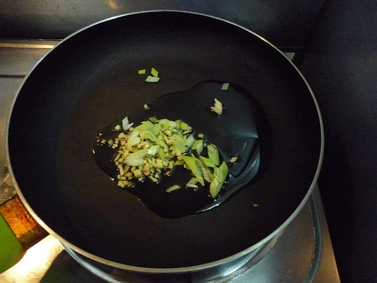 腊味蚕豆饭步骤4