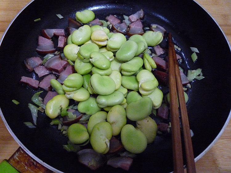 腊味蚕豆饭步骤6
