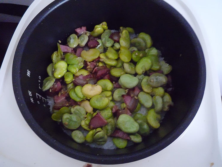 腊味蚕豆饭步骤11