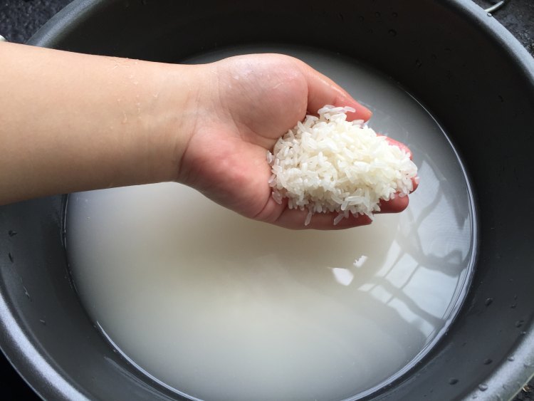 邱莹莹的腊肉饭【改良步骤1