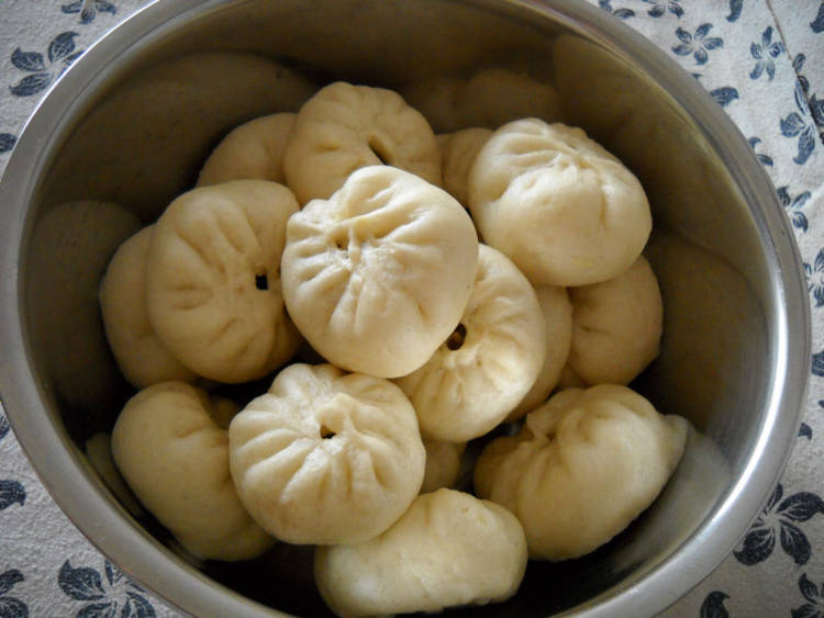 香菇圆白菜腊肉包子步骤13