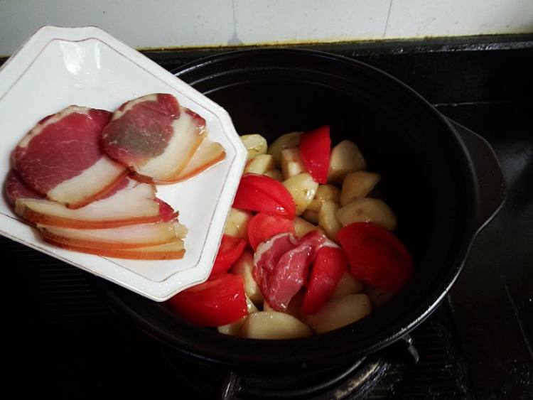 腊肉炖土豆步骤8