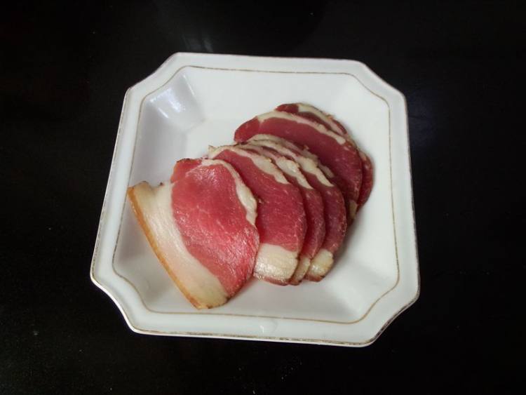 腊肉炖土豆步骤2