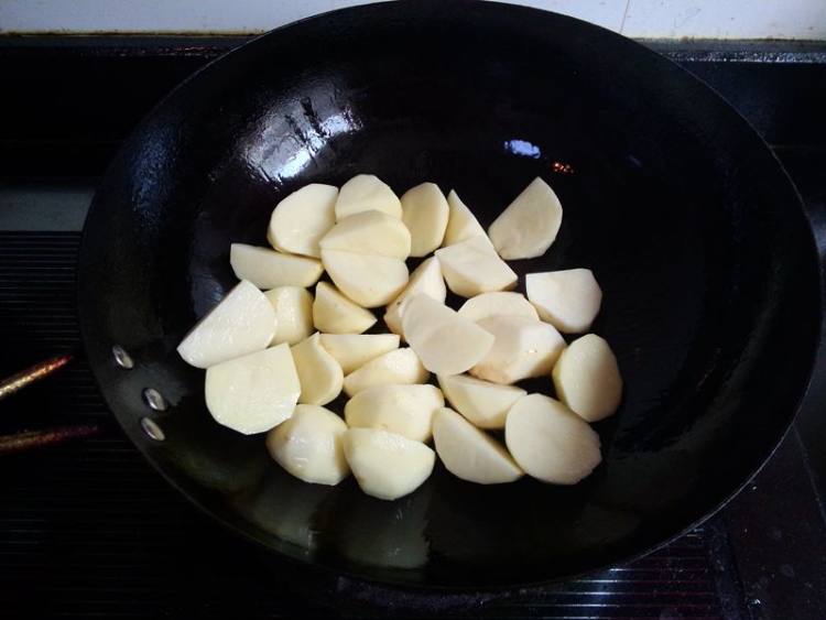 腊肉炖土豆步骤5