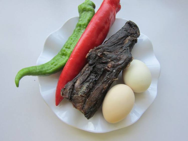 腊肉炒鸡蛋步骤1