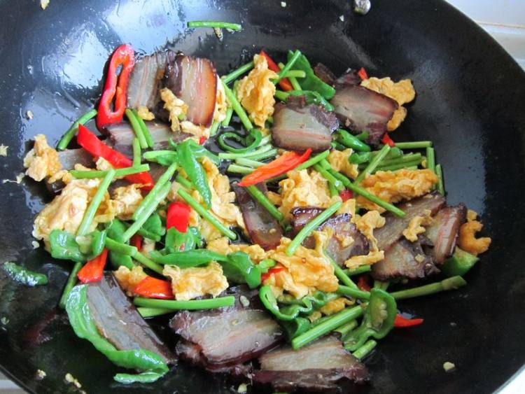 腊肉炒鸡蛋步骤12