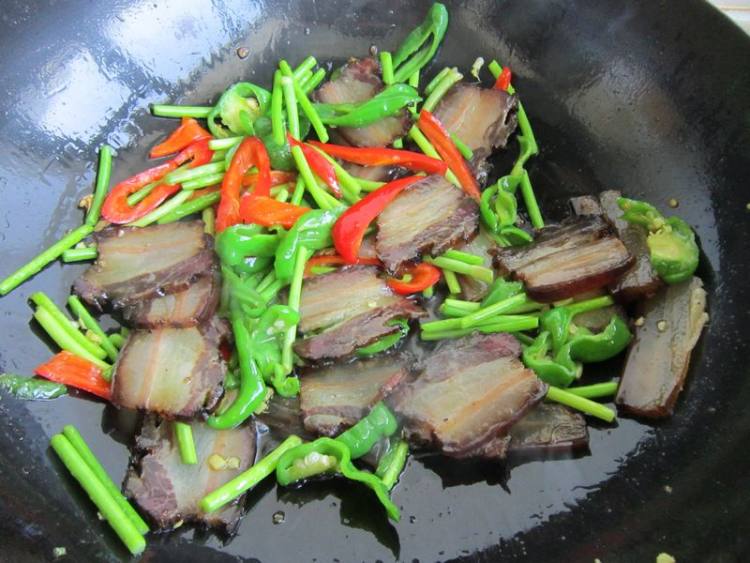 腊肉炒鸡蛋步骤10