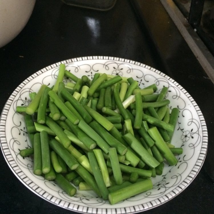 腊肉蒜苗步骤2