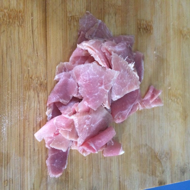 腊肉蒜苗步骤1