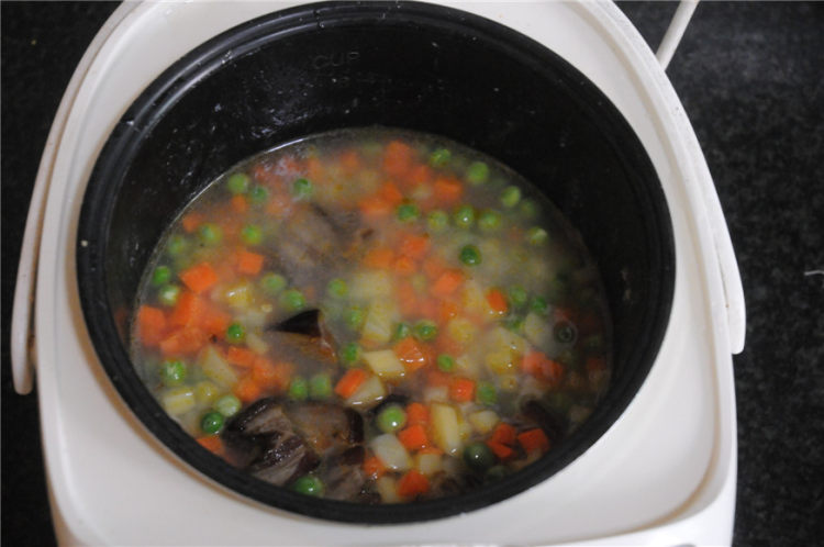 腊肉鲜蔬一锅焖步骤7