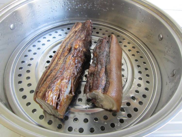 腊肉炒面筋步骤2