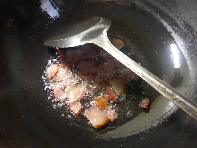 腊肉蚕豆炒娃娃菜步骤3