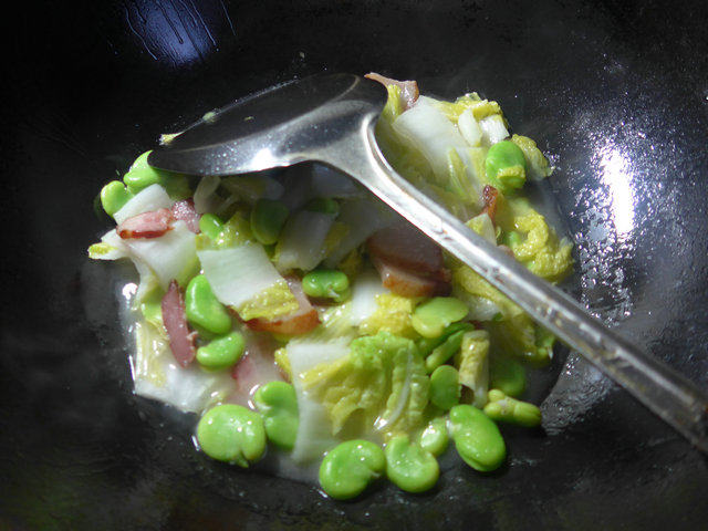 腊肉蚕豆炒娃娃菜步骤5