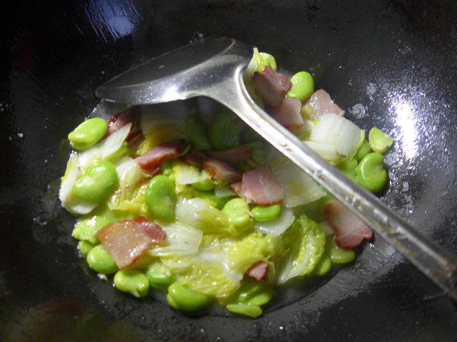 腊肉蚕豆炒娃娃菜步骤8