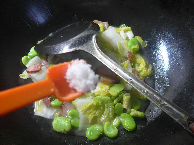 腊肉蚕豆炒娃娃菜步骤6