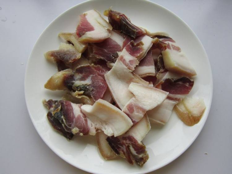 莴笋炖腊肉步骤4
