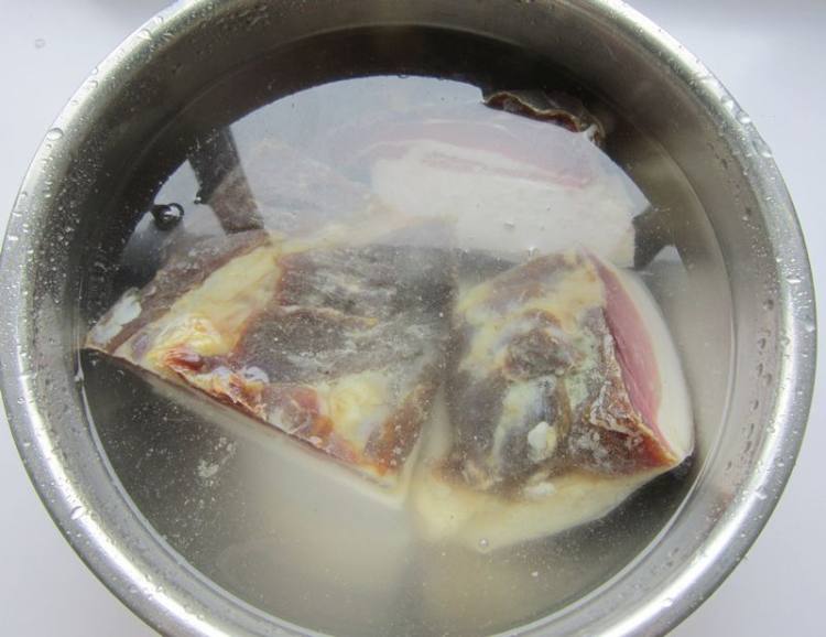 莴笋炖腊肉步骤2