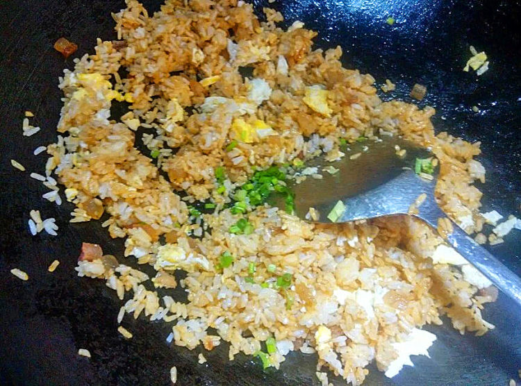 腊肉鸡蛋炒饭步骤6