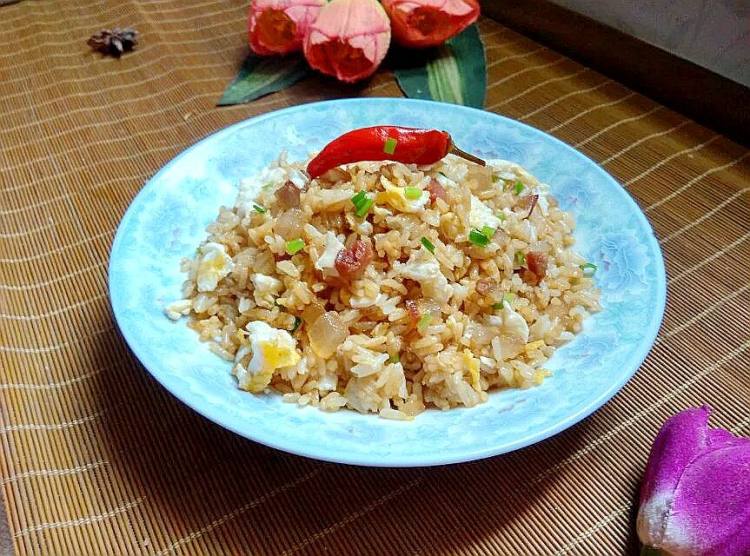 腊肉鸡蛋炒饭步骤7