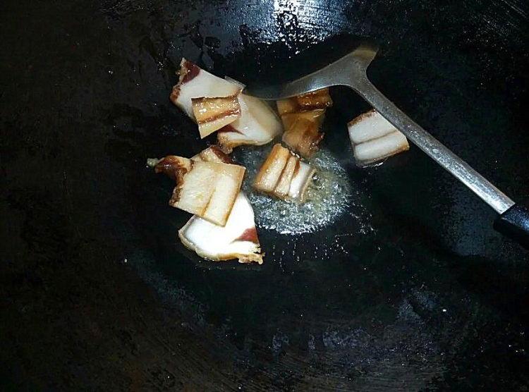 腊肉炒土豆步骤3