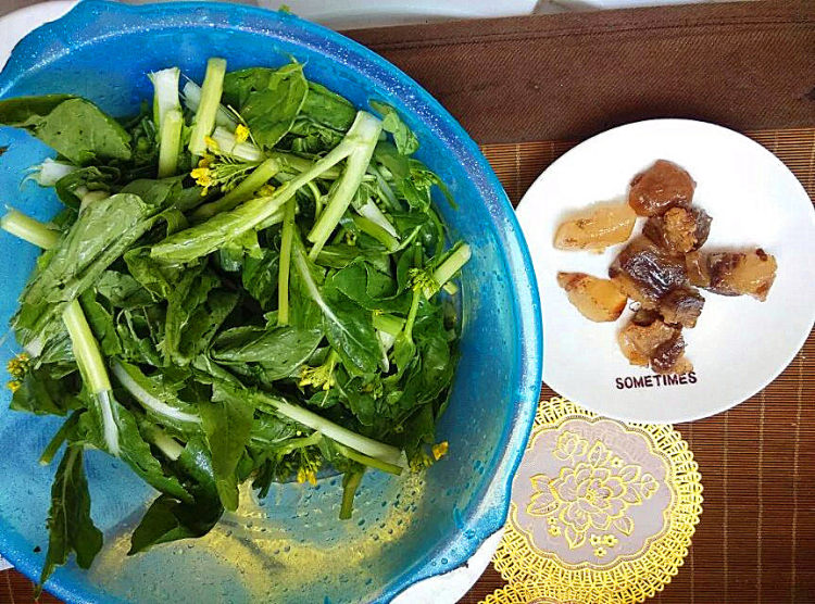 腊肉炒甜菜心步骤1