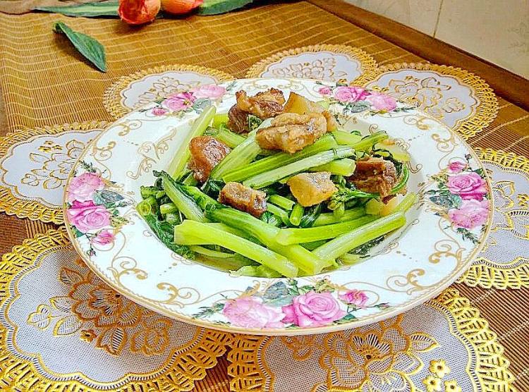 腊肉炒甜菜心步骤5