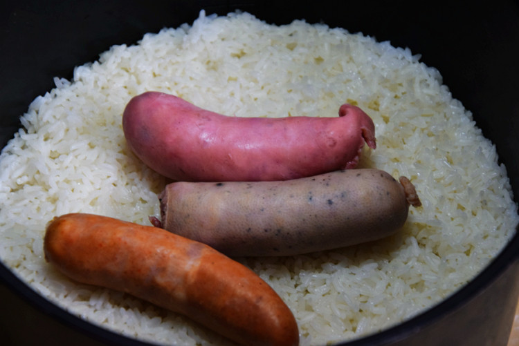 腊肉香肠焖饭步骤12