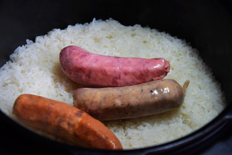 腊肉香肠焖饭步骤11