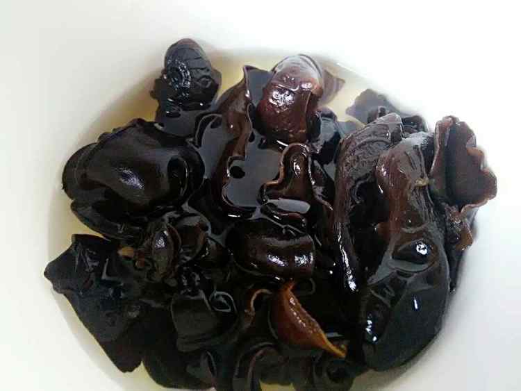 腊肉莴笋煲仔饭步骤4