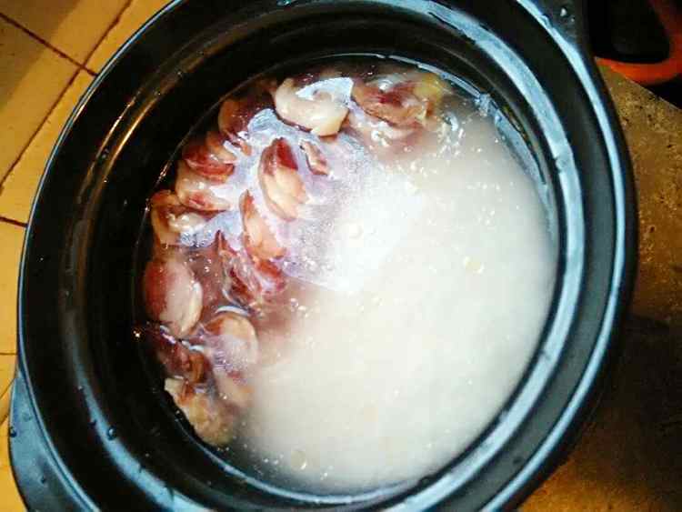腊肉莴笋煲仔饭步骤5