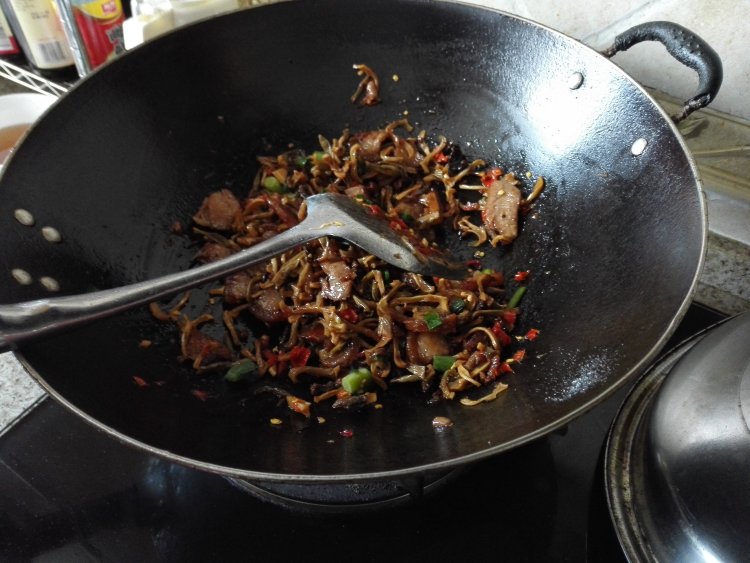 干菜炒腊肉步骤3