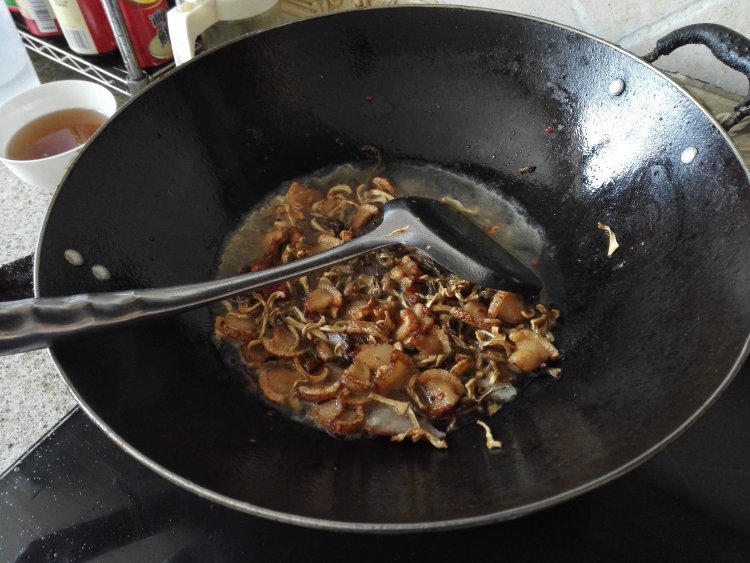 干菜炒腊肉步骤4