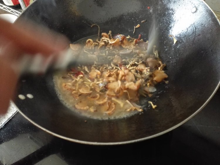 干菜炒腊肉步骤5