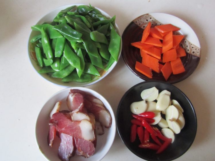 刀豆炒腊肉步骤2