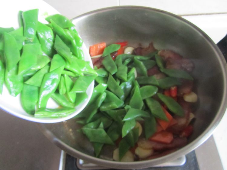 刀豆炒腊肉步骤7