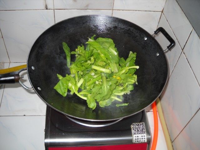腊肉炒豆丝步骤3