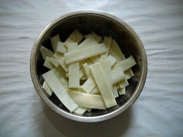 腊肉炒豆丝步骤1