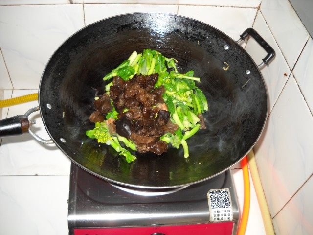 腊肉炒豆丝步骤4