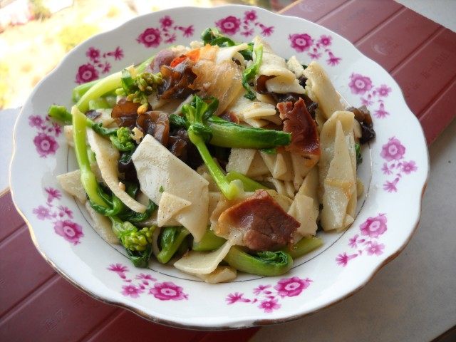 腊肉炒豆丝步骤8