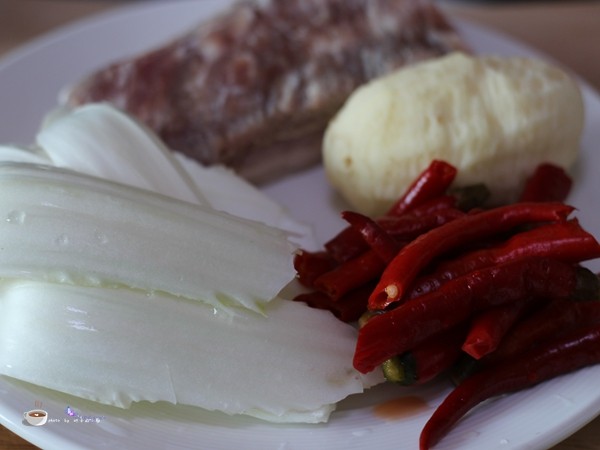 腊肉泡椒汤圆步骤1