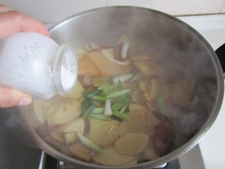 腊肉炒冬笋步骤8