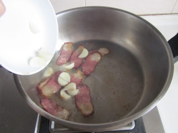 腊肉炒冬笋步骤5