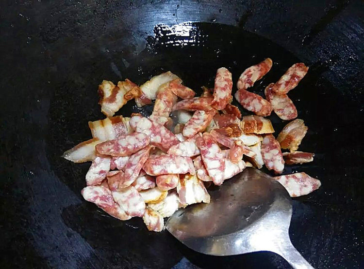 腊味炒荷兰豆步骤4