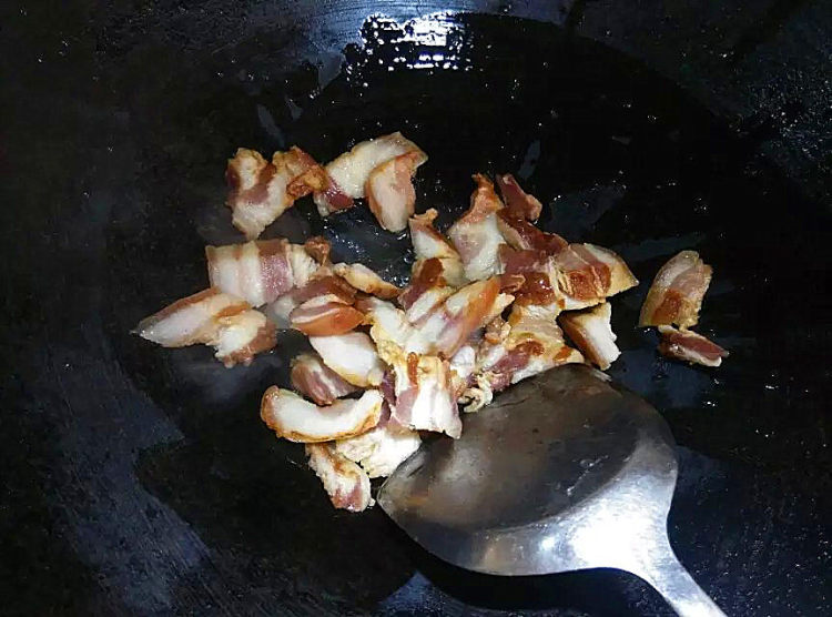 腊味炒荷兰豆步骤3