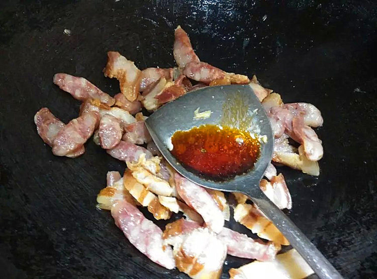 腊味炒荷兰豆步骤5