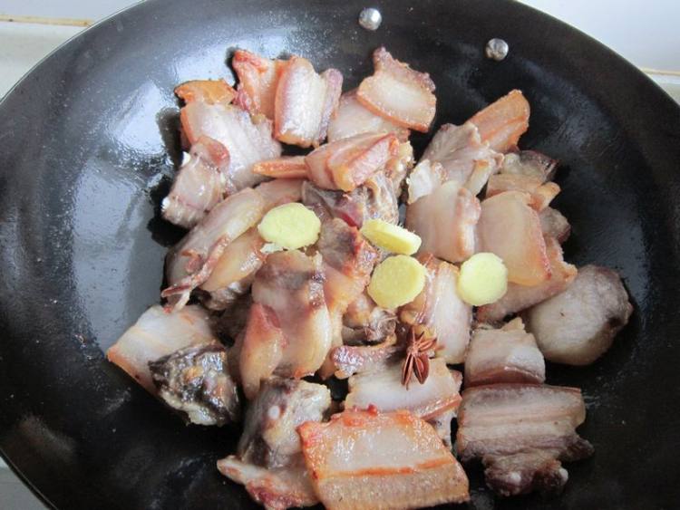 白萝卜炖腊肉步骤5