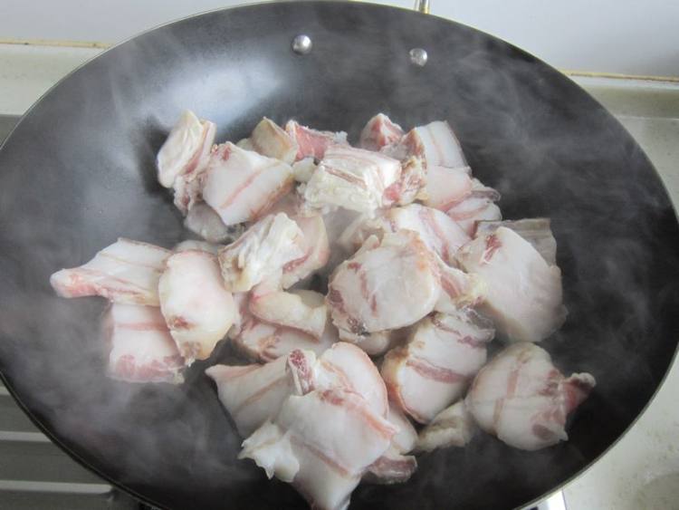 白萝卜炖腊肉步骤3