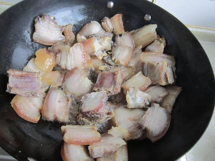 白萝卜炖腊肉步骤4