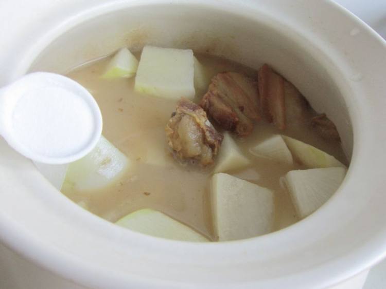 白萝卜炖腊肉步骤11