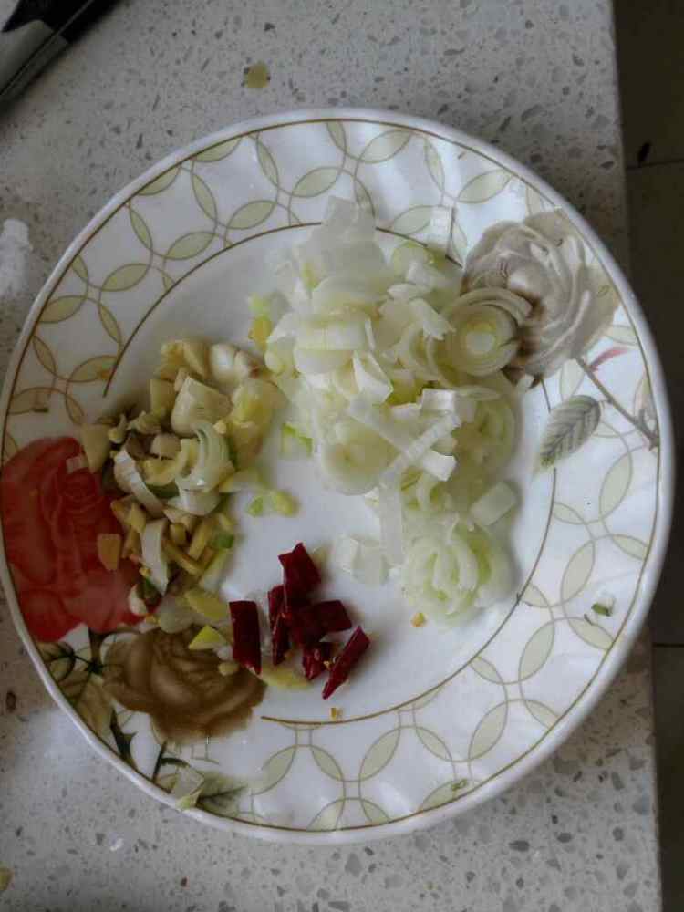 莴苣蒜苔炒腊肉步骤1